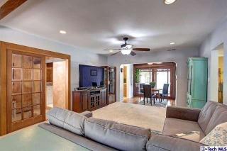 910 Lamer St, Burbank, CA 91506-1531