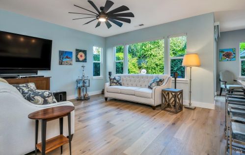 691 Larkspur Dr, Healdsburg, CA 95448-4776
