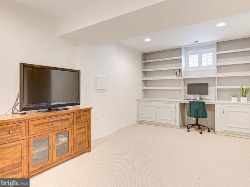 5271 Bradgen Ct, Springfield VA  22151-3505 exterior