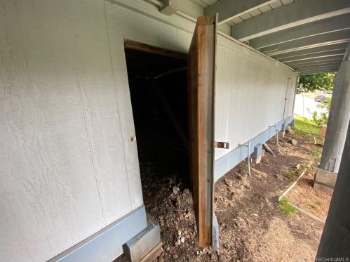 1090 Wainiha St, Honolulu HI  96825-2634 exterior