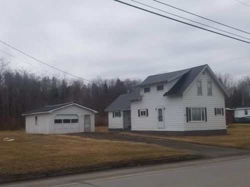 42 Benjamin St, Mars Hill, ME 04758-3493