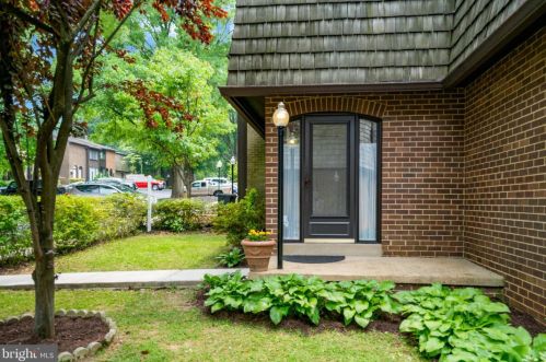 4916 Sauquoit Ln, Annandale, VA 22003-5142