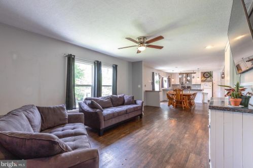 725 Willow Ln, Gap, PA