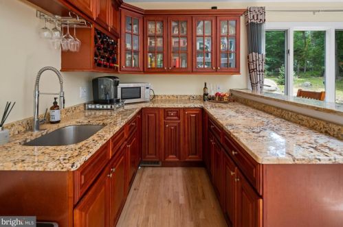 1063 Stuart Rd, Princeton NJ  08540-1219 exterior