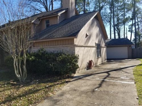 325 Rivershire Dr, Conroe, TX 77304-2768