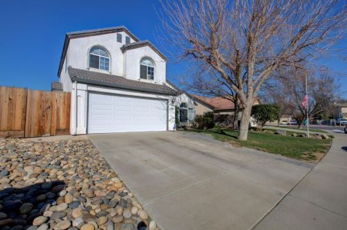 1922 Rainier Dr, Los Banos, CA 93635-5146