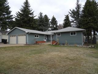 1020 5th St, Dickinson, ND 58601-4710
