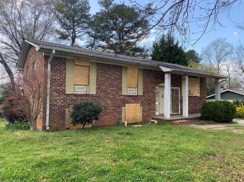 6035 Ledgewood Dr, Forest Park, GA 30297-3227