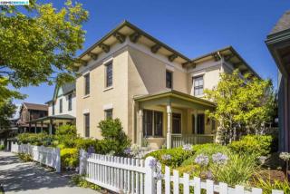 1213 Promenade St, Rodeo, CA 94547-2714