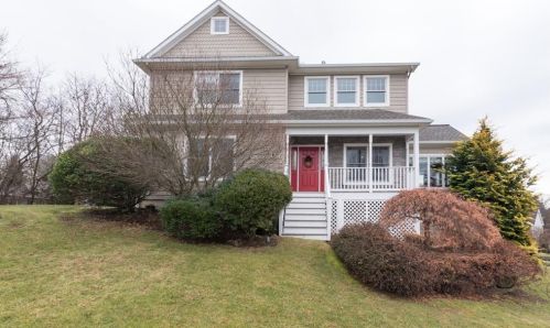 28 Valley Dr, Westerly, RI 02891-3910
