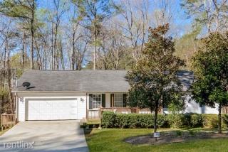 3885 Dollar Cir, Suwanee GA  30024-2357 exterior