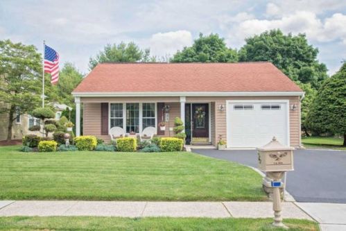 25 Harrogate Ln, Lakehurst, NJ 08759-6816