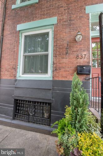 837 27th St, Philadelphia, PA 19130-1805