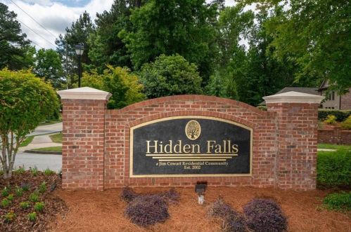 3471 Falls Branch Ct, Buford, GA 30519-4555