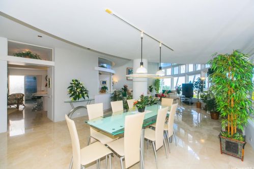 1205 Ikena Cir, Honolulu HI  96821-2561 exterior