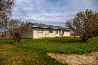 217 Blossom Way, Yakima, WA 98908-9062
