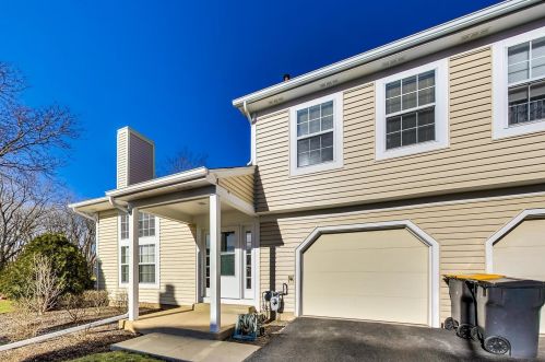 125 Hazelnut Dr, Streamwood, IL 60107-2239