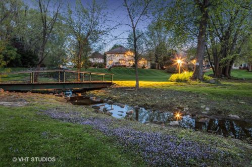 1823 River Ridge Cir, Naperville, IL 60565-2400