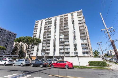 1320 Alexander St, Honolulu HI  96826-1240 exterior