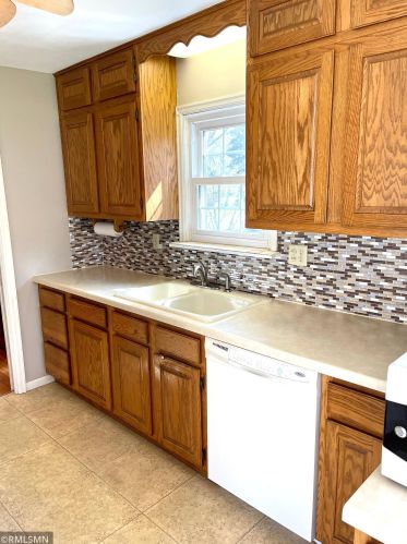 7692 Groveland Rd, Saint Paul MN  55112-3815 exterior