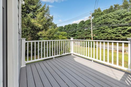 198 Meadow St, Huntington CT  06484-2265 exterior