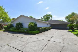 7615 Skyline Dr, Houston TX  77063-6219 exterior