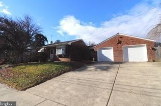 7916 Large St, Philadelphia, PA 19152-3203