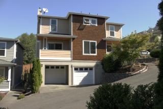 1858 Bennett Dr, Seattle, WA 98108-2379
