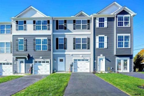 519 Carlisle St, Hanover, PA 17331-2162