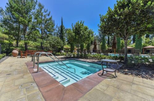 37 Blue Smt, Irvine CA  92603-0168 exterior