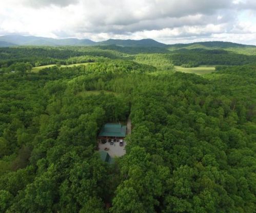 2866 Ridge Rd, Robbins, TN 37852-4104