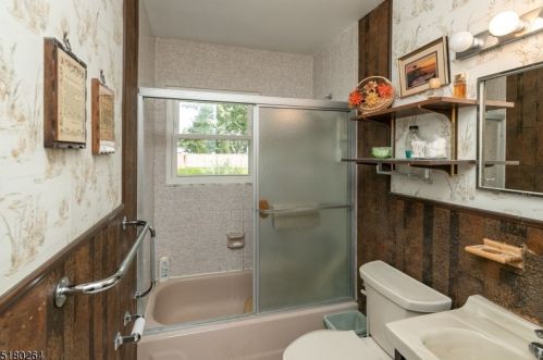 4 Lawrence Dr, Hackettstown NJ  07840-2510 exterior