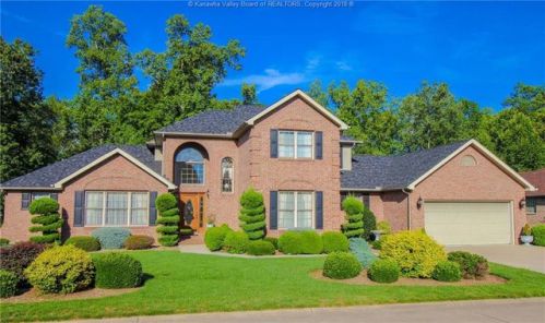 3727 Cambridge Dr, Hurricane, WV 25526-8921