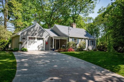 20 Dutch Ct, Warwick, RI 02888-5702
