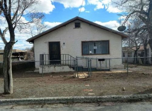 606 Pershing Ave, Gallup, NM 87301-5056