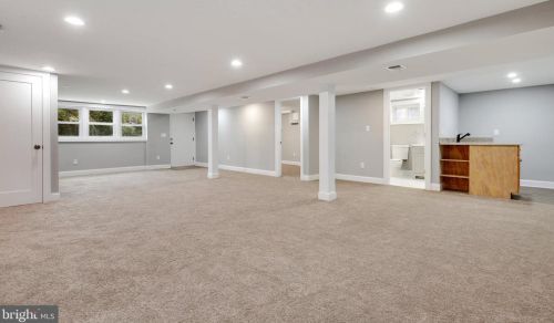 1253 Cresthaven Dr, Silver Spring MD 20903-1107 exterior