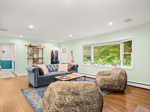 10 Pink Cloud Ct, Norwalk CT  06851-3310 exterior
