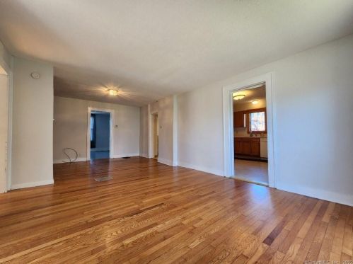 25 Center St, Southington, CT 06489-3105