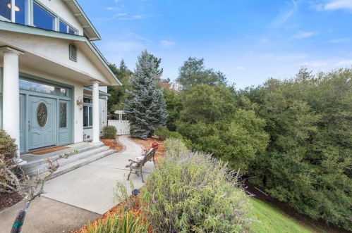 18400 Lakeview Ct, Los Gatos, CA 95033-9599