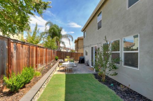 9979 Asilomar Ln, Elk Grove CA  95757-2549 exterior