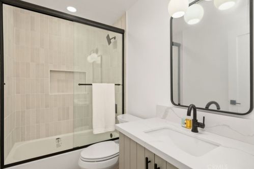 5261 Allott Ave, Van Nuys CA  91401-5902 exterior