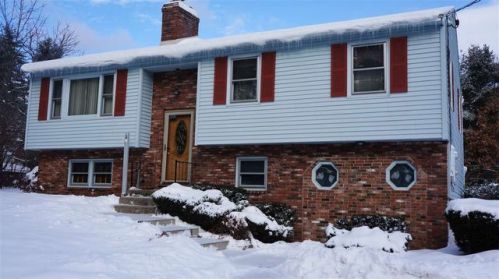 207 Elm St, Goffstown, NH 03045-2226