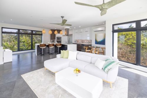 44652 Kaneohe Bay Dr, Kaneohe, HI 96744-0053