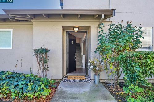 1039 Mohr Ln, Concord, CA 94518-4302