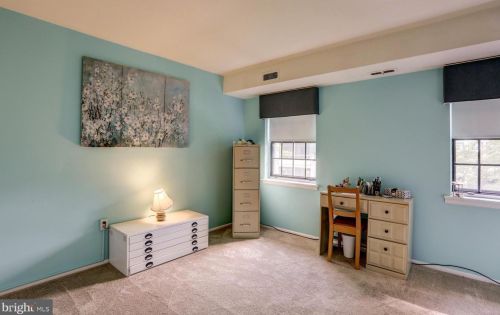 33 Valleybrook Dr, Lancaster PA  17601-4612 exterior