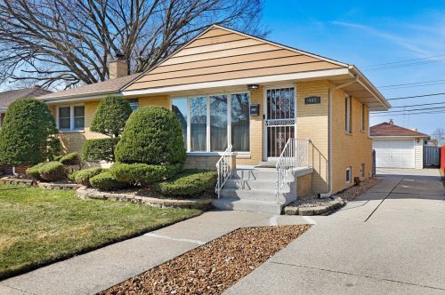 404 Clyde Ave, Calumet City, IL 60409-2221