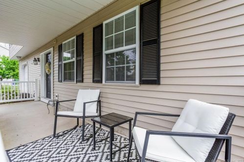 56 Horseshoe Ln, Middletown, CT 06457-7921