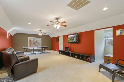 4933 Aspen St, Shady Side MD  20764-9667 exterior