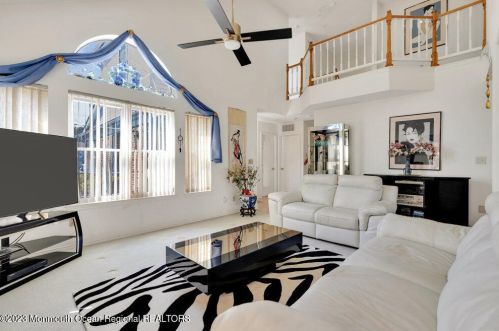 178 Old Orch Ln, Tinton Falls NJ 07712-2570 exterior