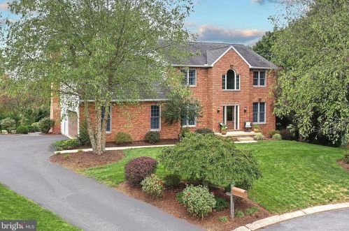 1345 Murifield Dr, York, PA 17404-1150
